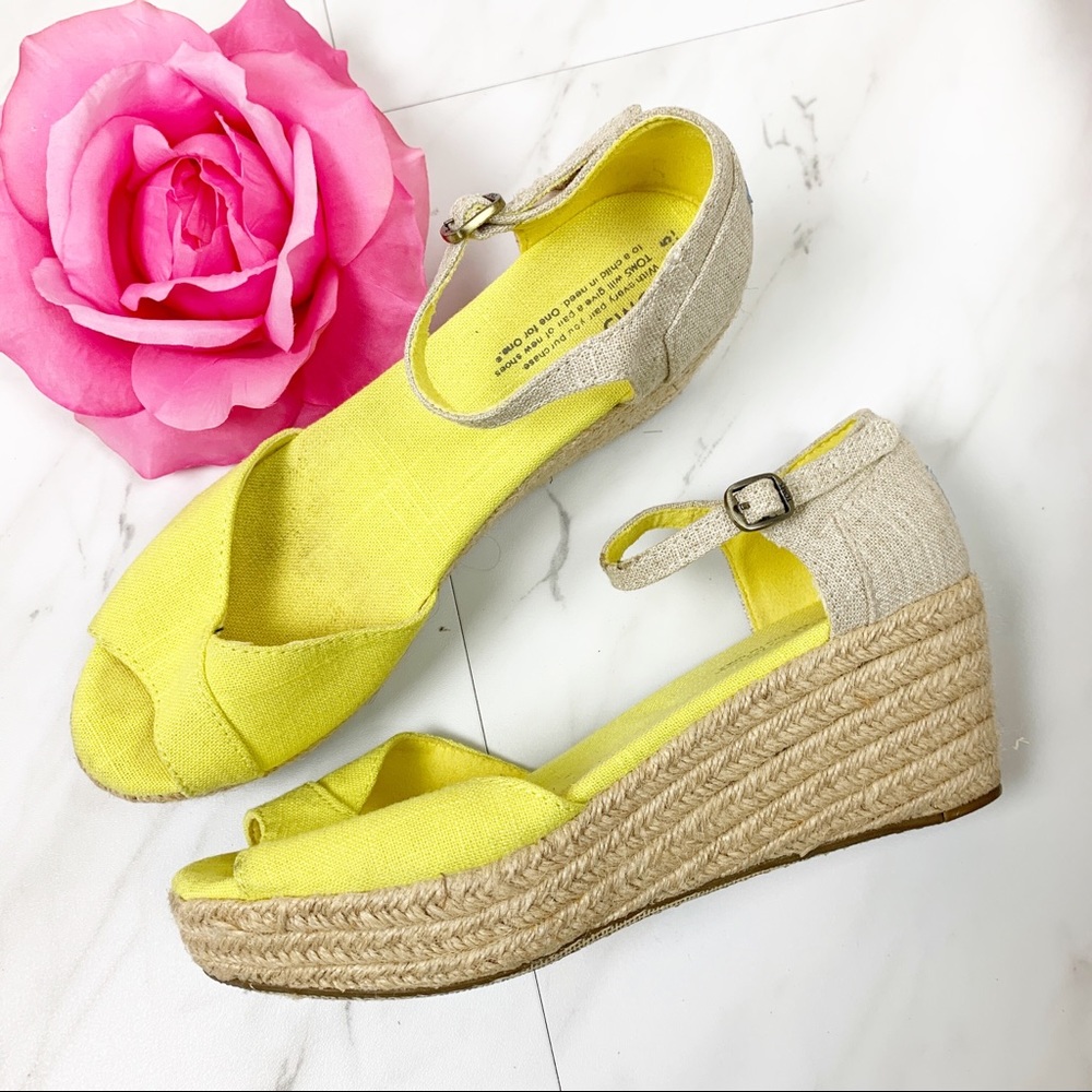 Toms Sz 8.5 Neon Yellow Wedges Sandals Peep Toe
